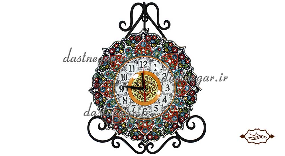 ساعت دیواری میناکاری  	تزئینی تزیینی دکوراتیو دکوری جدید به روز خاص هنری زیبا لوکس شیک سنتی عروس جهیزیه پذیرایی اتاق خواب دست ساز صفحه سفید طرح دار عقربه ای عقربه دار صنایع دستی برجسته مینا کاری رو